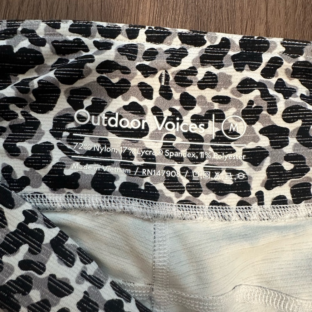 OV TechSweat Workout Set — Snow Leopard - Picture 10 of 10